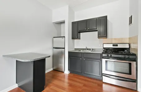 Studio Sheridan Park Apartment