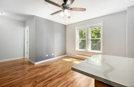 Studio Rogers Park Apartment