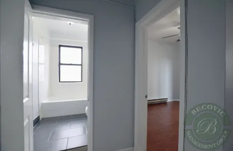 1 Bedroom Uptown Apartment