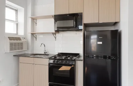 Studio Sheridan Park Apartment
