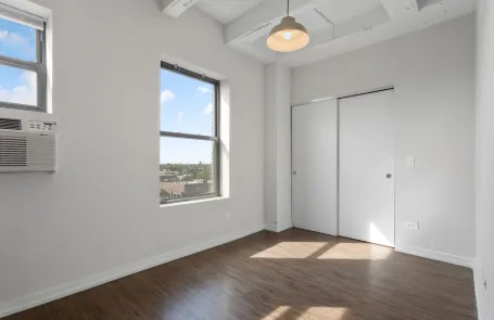 Studio Sheridan Park Apartment
