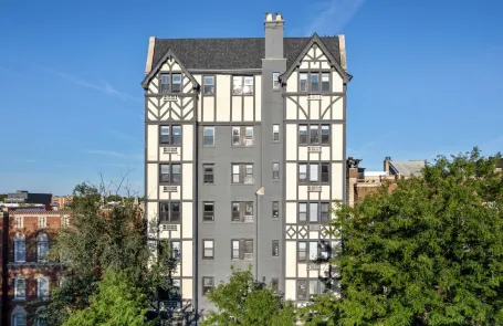 1 Bedroom Edgewater Apartment