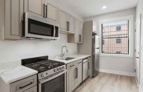 1 Bedroom Rogers Park Apartment