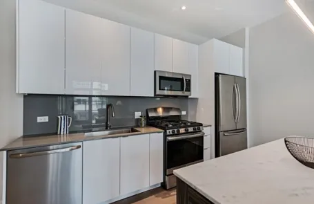 Studio Humboldt Park Apartment