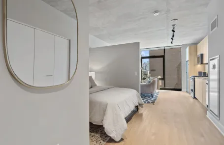 Studio West Loop Apartment
