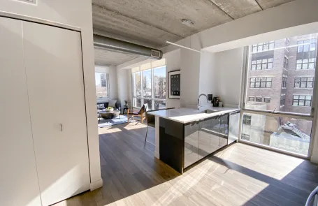 1 Bedroom Lakeview Apartment