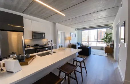 2 Bedroom Lakeview Apartment