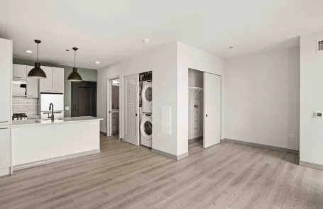 Studio Lincoln Park Apartment
