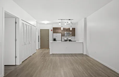 1 Bedroom Lakeview Apartment