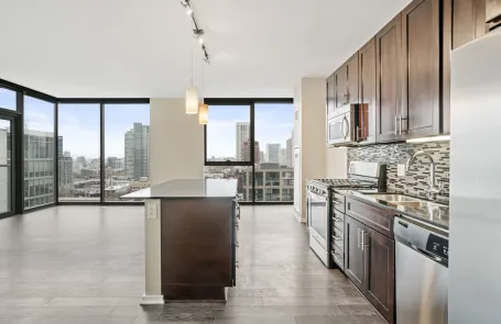 3 Bedroom West Loop Apartment