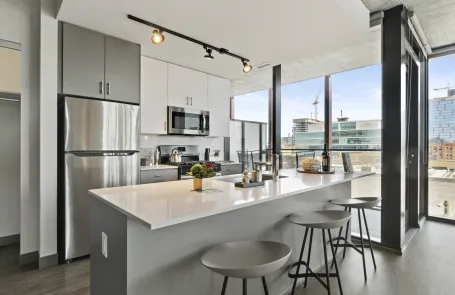 2 Bedroom West Loop Apartment