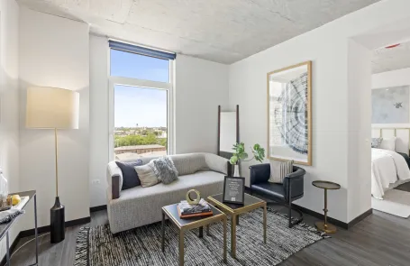 1 Bedroom Near West Side Apartment