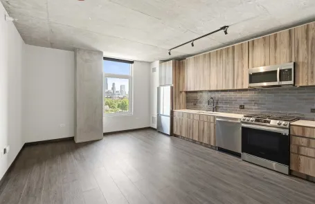 Studio Near West Side Apartment