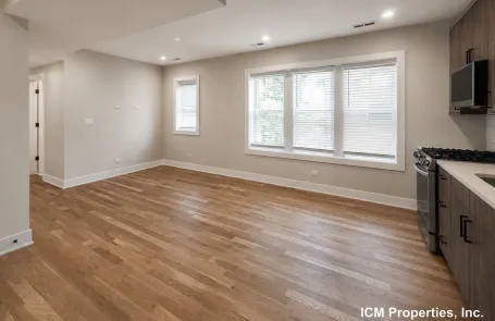 3 Bedroom Lakeview Apartment